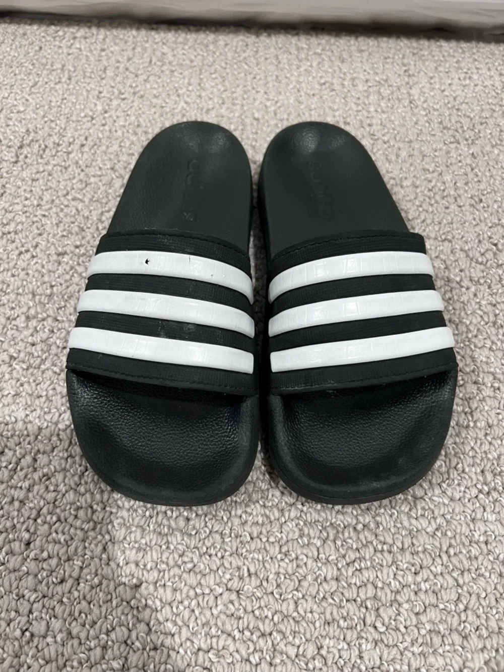 adidas Kids Black White Striped Logo Slide Sandals Comfort Kids size 4,